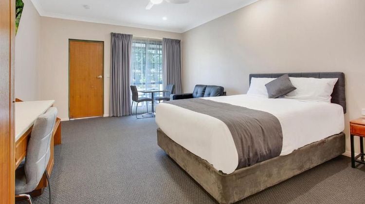 Manifold Motor Inn Room
