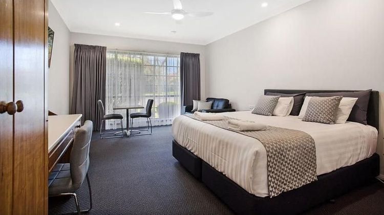 Manifold Motor Inn Room