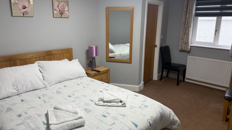 <b>The County Hotel Room</b>. Images powered by <a href="https://www.leonardoworldwide.com/" title="Leonardo Worldwide" target="_blank">Leonardo</a>.