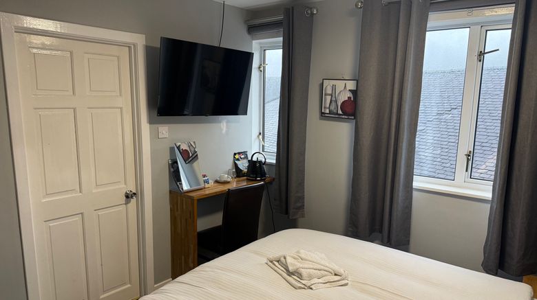 <b>The County Hotel Room</b>. Images powered by <a href="https://www.leonardoworldwide.com/" title="Leonardo Worldwide" target="_blank">Leonardo</a>.