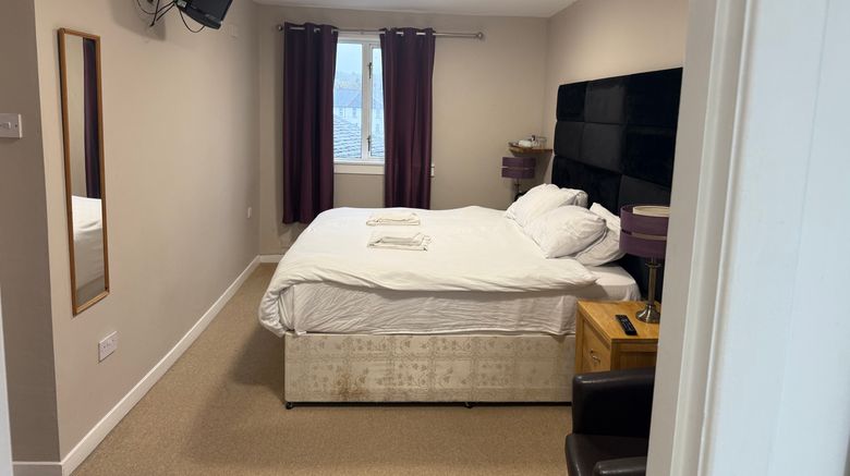 <b>The County Hotel Room</b>. Images powered by <a href="https://www.leonardoworldwide.com/" title="Leonardo Worldwide" target="_blank">Leonardo</a>.