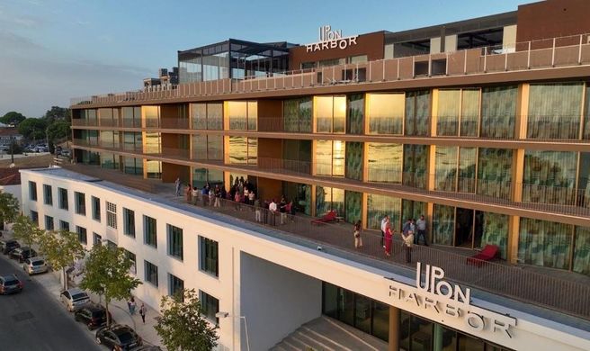 Upon Harbor Hotel Exterior