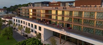 Upon Harbor Hotel Exterior