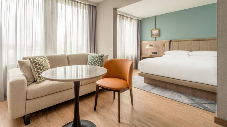 <b>Zurich Marriott Hotel Suite</b>. Images powered by <a href="https://www.leonardoworldwide.com/" title="Leonardo Worldwide" target="_blank">Leonardo</a>.