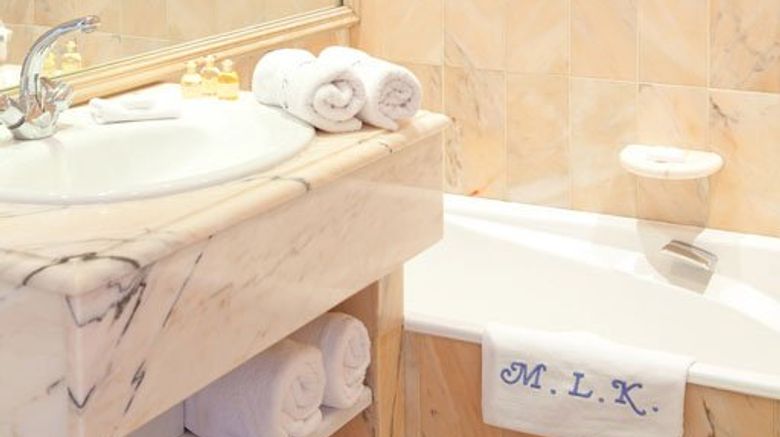 <b>Manoir de Lan-Kerellec Room</b>. Images powered by <a href="https://www.leonardoworldwide.com/" title="Leonardo Worldwide" target="_blank">Leonardo</a>.
