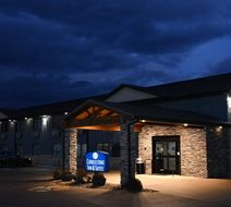 Cobblestone Inn & Suites Exterior