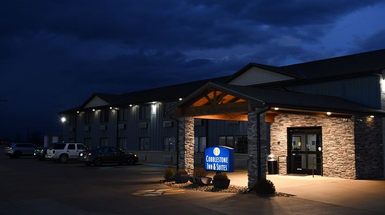 Cobblestone Inn & Suites Exterior