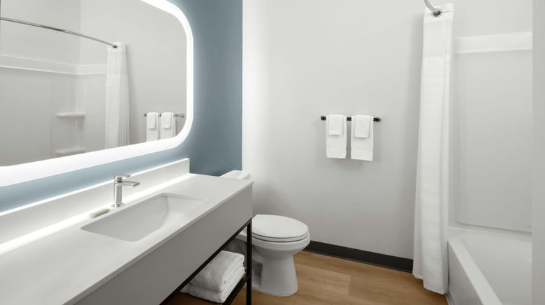 <b>StudioRes Denver Tech Center Room</b>. Images powered by <a href="https://www.leonardoworldwide.com/" title="Leonardo Worldwide" target="_blank">Leonardo</a>.