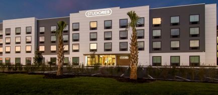 StudioRes Greensboro Airport Exterior
