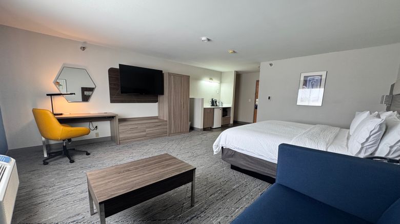 <b>Holiday Inn Express Room</b>. Images powered by <a href="https://www.leonardoworldwide.com/" title="Leonardo Worldwide" target="_blank">Leonardo</a>.