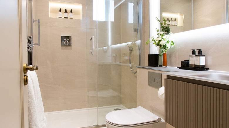 <b>The Rathbone Hotel London Room</b>. Images powered by <a href="https://www.leonardoworldwide.com/" title="Leonardo Worldwide" target="_blank">Leonardo</a>.
