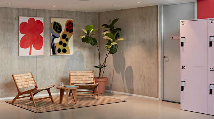 YAYS Amsterdam Docklands Lobby