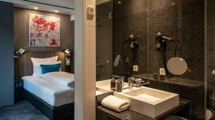 Motel One Berlin-Mitte Room