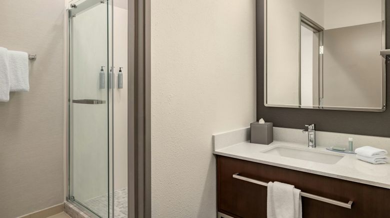 <b>Courtyard by Marriott Fargo-Moorhead Room</b>. Images powered by <a href="https://www.leonardoworldwide.com/" title="Leonardo Worldwide" target="_blank">Leonardo</a>.