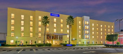 City Express by Marriott Plaza Central Exterior