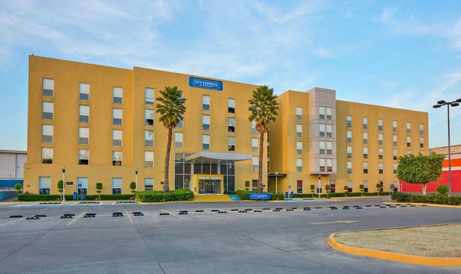 City Express by Marriott Plaza Central Exterior