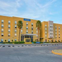 City Express by Marriott Plaza Central