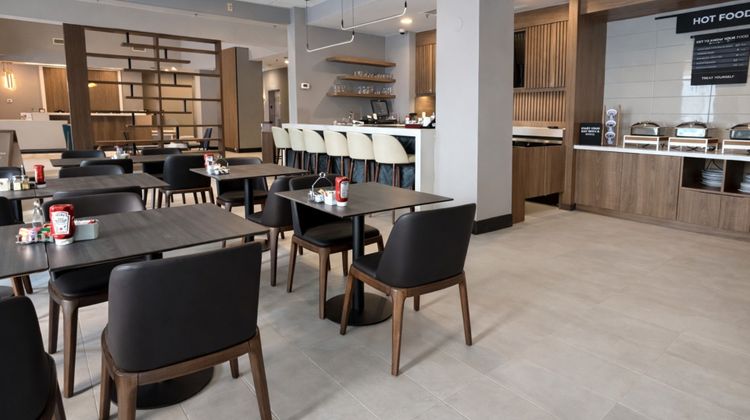 Holiday Inn & Suites Mississauga Restaurant