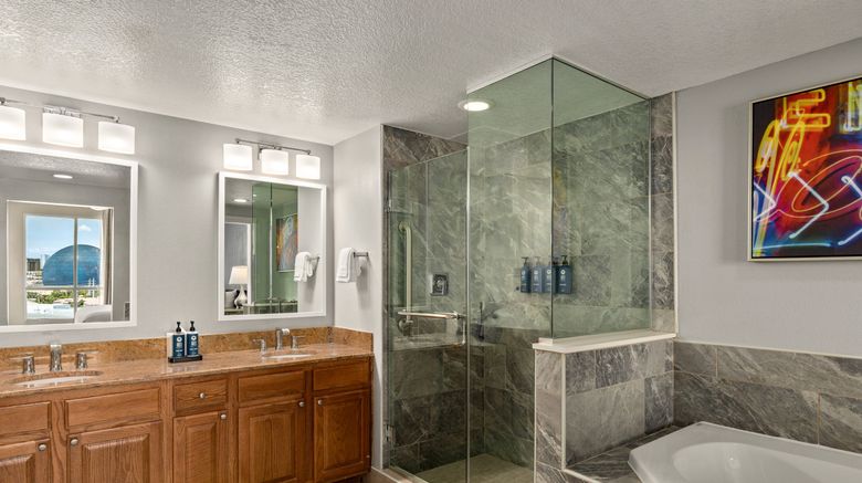 <b>Club Wyndham Grand Desert Room</b>. Images powered by <a href="https://www.leonardoworldwide.com/" title="Leonardo Worldwide" target="_blank">Leonardo</a>.