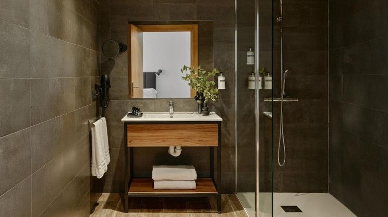 <b>MET Pamplona Room</b>. Images powered by <a href="https://www.leonardoworldwide.com/" title="Leonardo Worldwide" target="_blank">Leonardo</a>.