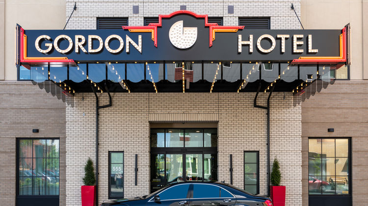 The Gordon Hotel Exterior