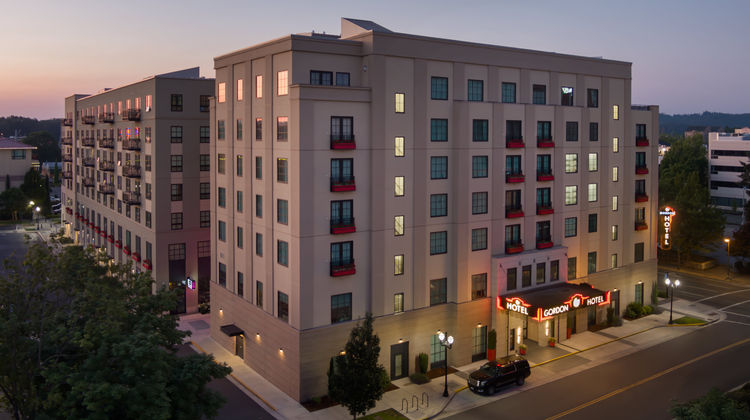 The Gordon Hotel Exterior