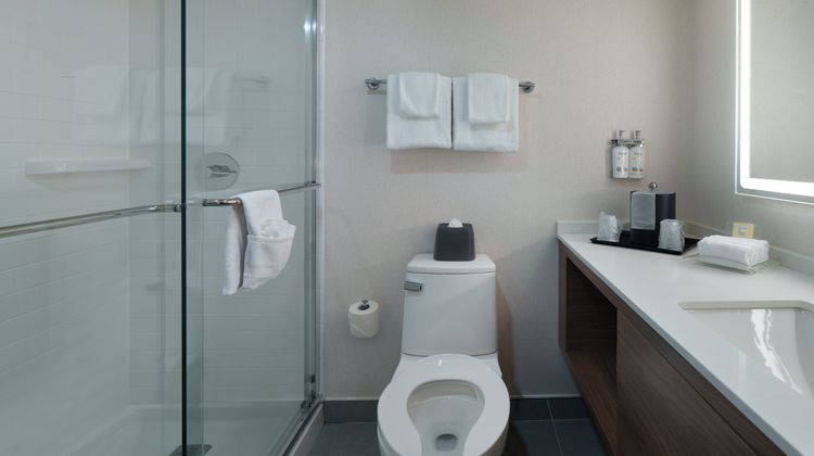 Holiday Inn Laval-Montreal Room