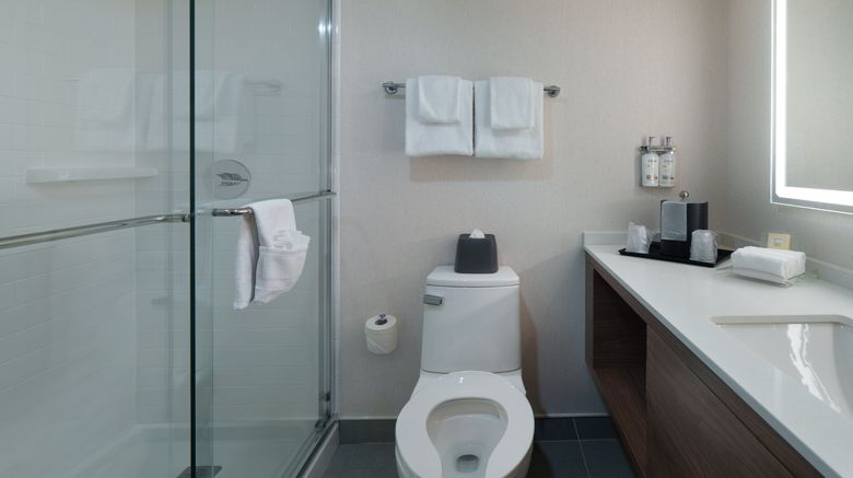 <b>Holiday Inn Laval-Montreal Room</b>. Images powered by <a href="https://www.leonardoworldwide.com/" title="Leonardo Worldwide" target="_blank">Leonardo</a>.