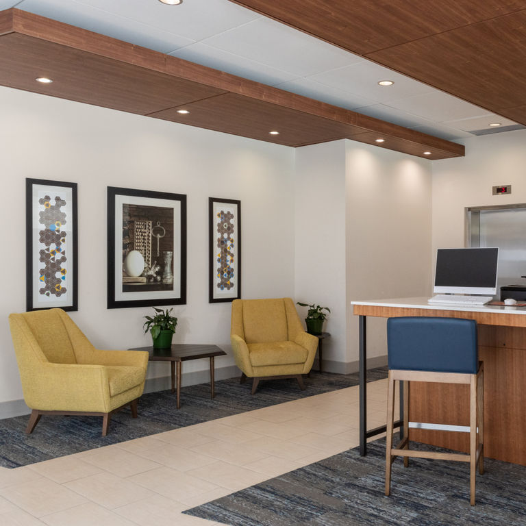 Holiday Inn Express & Suites Victoria