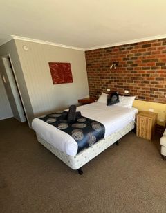 Riverland Motel