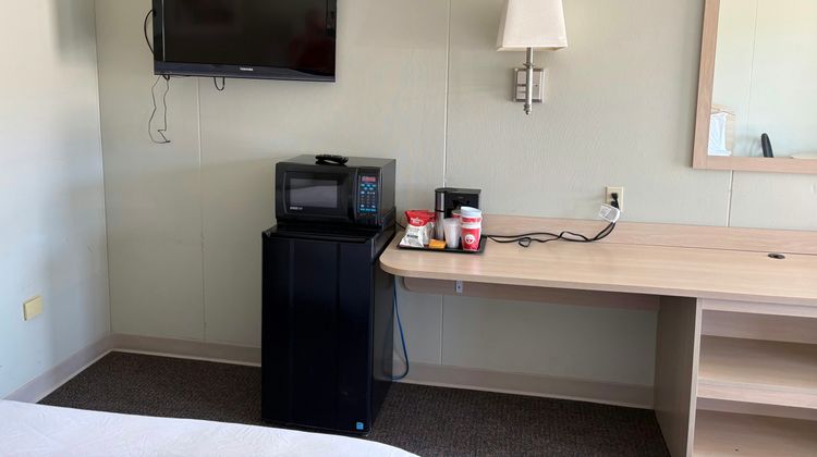 Boarders Inn & Suites by Cobblestone Room