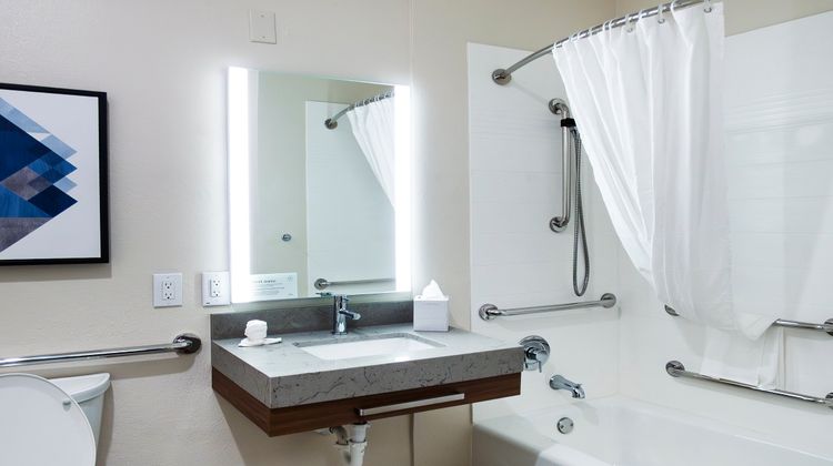 Candlewood Suites Avondale Room