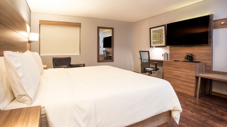 Holiday Inn Express Morelia Suite