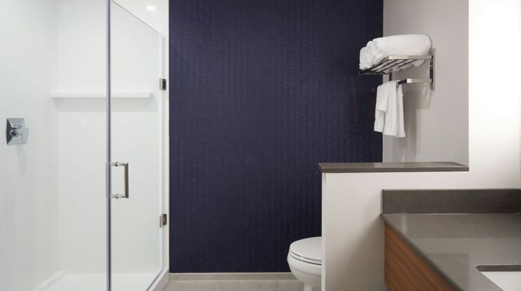 Fairfield Inn & Suites Riverside Room
