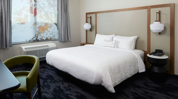 Fairfield Inn & Suites Riverside Room