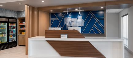 Holiday Inn Exp Suites Westfield Exterior