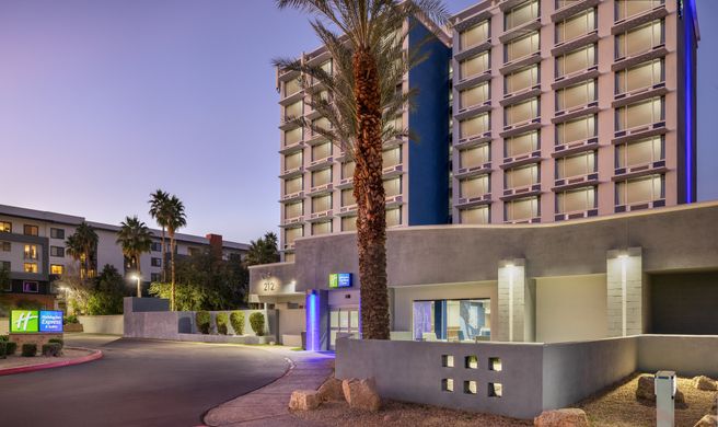Holiday Inn Express Phoenix Midtown Exterior