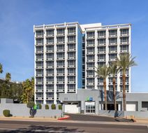 Holiday Inn Express Phoenix Midtown Exterior