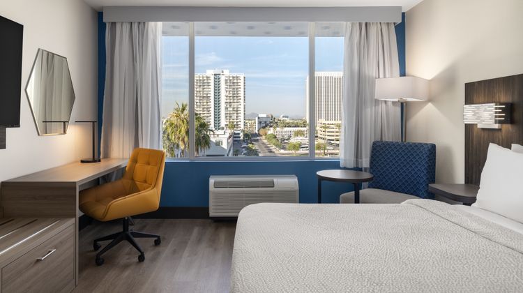 Holiday Inn Express Phoenix Midtown Room