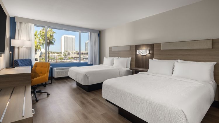 Holiday Inn Express Phoenix Midtown Room