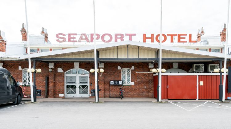 Hotel Seaport Exterior