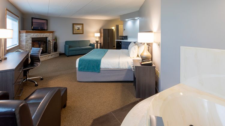 Paynesville Inn & Suites Suite