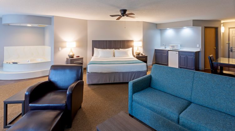 Paynesville Inn & Suites Suite