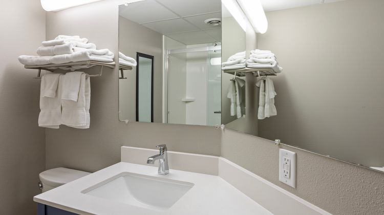 Paynesville Inn & Suites Room