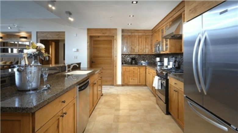 <b>The Lodge at Mountaineer Square Room</b>. Images powered by <a href="https://www.leonardoworldwide.com/" title="Leonardo Worldwide" target="_blank">Leonardo</a>.
