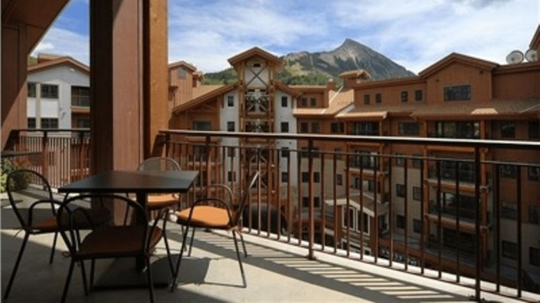 <b>The Lodge at Mountaineer Square Room</b>. Images powered by <a href="https://www.leonardoworldwide.com/" title="Leonardo Worldwide" target="_blank">Leonardo</a>.