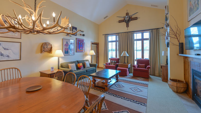 <b>The Lodge at Mountaineer Square Room</b>. Images powered by <a href="https://www.leonardoworldwide.com/" title="Leonardo Worldwide" target="_blank">Leonardo</a>.
