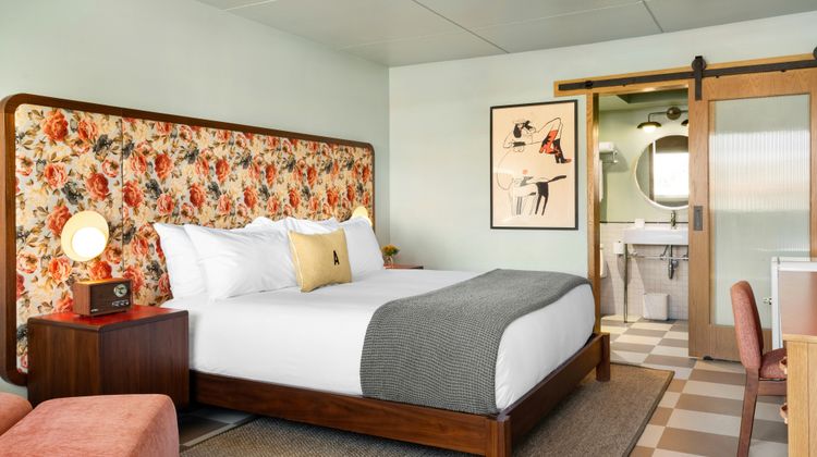 Arrive Albuquerque Room