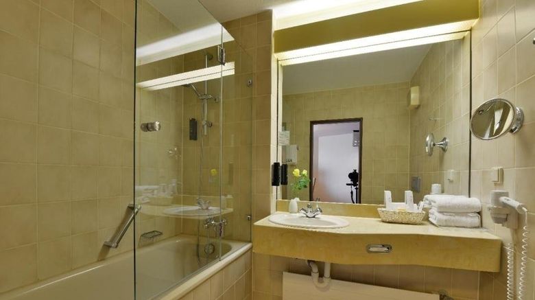 <b>Carathotel Basel Room</b>. Images powered by <a href="https://www.leonardoworldwide.com/" title="Leonardo Worldwide" target="_blank">Leonardo</a>.