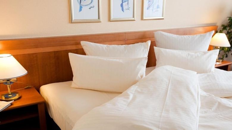 <b>Carathotel Basel Room</b>. Images powered by <a href="https://www.leonardoworldwide.com/" title="Leonardo Worldwide" target="_blank">Leonardo</a>.